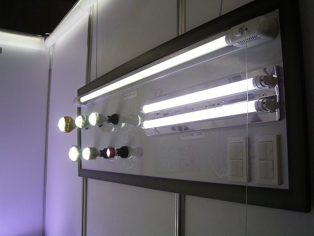LED�Ɩ�